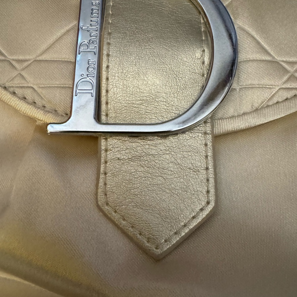 Luxe n Mid Wallets, Mystery boxes, Bag Accessories Bring it! Bring your buyers! - Picture 4 of 4